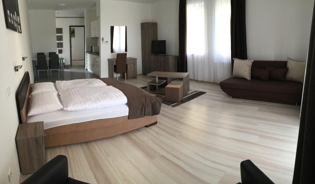 M&F Apartman 艾格扎洛克 外观 照片